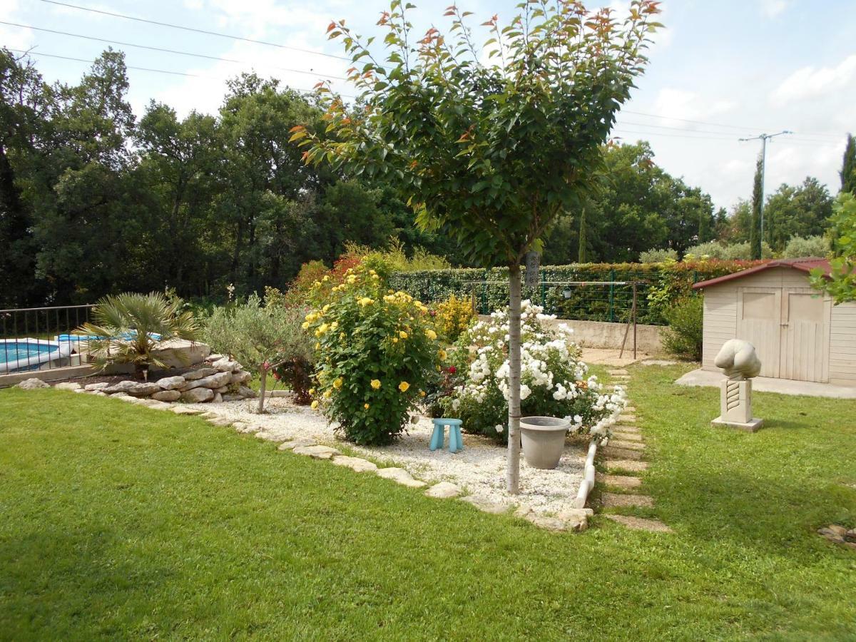 Hotel Chez Lulu Saint-Saturnin-lès-Apt Exterior foto
